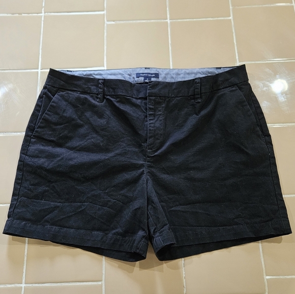 Tommy Hilfiger black midrise stretchy shorts. Size 14. - Picture 1 of 6